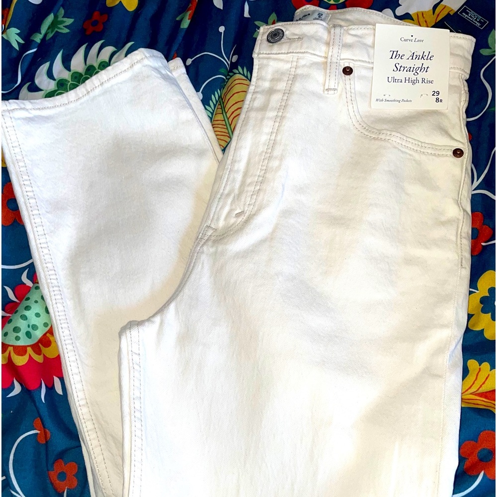 🌟NEW🌟 Abercrombie & Fitch White “The Ankle Straight” High Rise Jeans - size 29